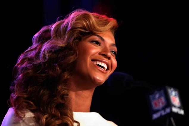 ANY QUESTIONS? Beyonce nails the national anthem during Super Bowl press conference, graciously answering questions about the lip-synched inauguration performance